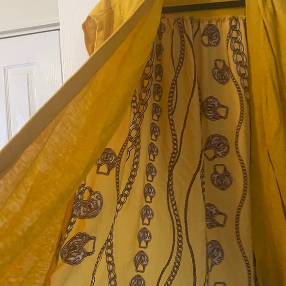 SOHO - YELLOW/GOLD SWEATER - Picture 2 of 4